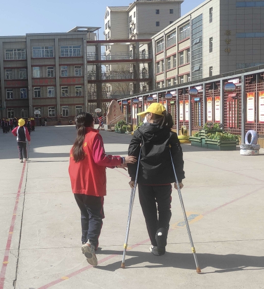 学雷锋 讲雷锋 做雷锋_兴庆二小让雷锋精(5023384)-20230307092313.jpg